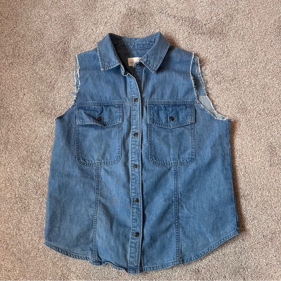 Universal Thread Women’s Distressed Denim Vest Size Small - Picture 1 of 7